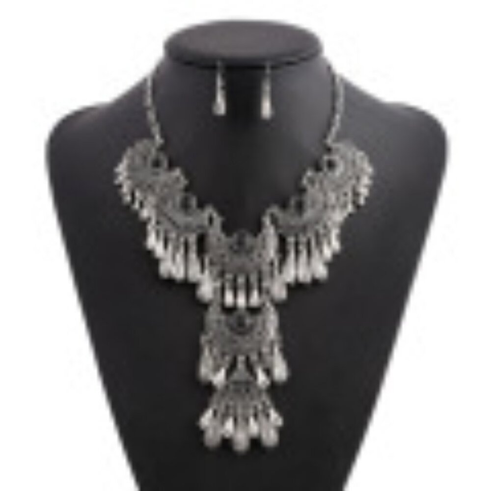 #051 Vintage Gemstone Teardrop Carved Hollow Necklace with Earrings